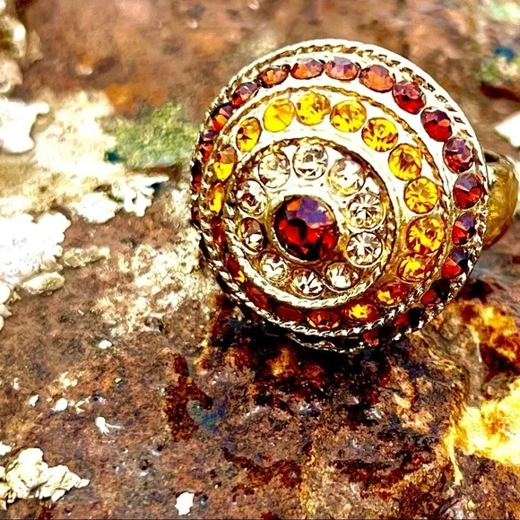 PAGODA COCKTAIL RING - Picture 1 of 5